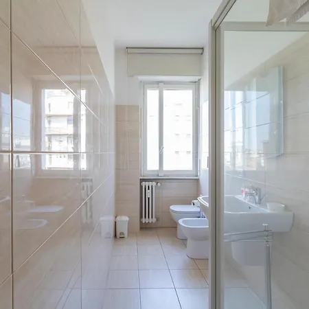 Apartment Altido Trendy Flat With Balcony, Easy Access To Centre