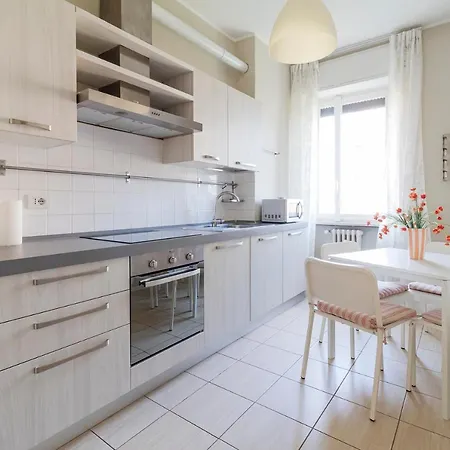 Apartment Altido Trendy Flat With Balcony, Easy Access To Centre Milan