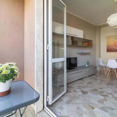 Altido Trendy Flat With Balcony, Easy Access To Centre Apartment Milan