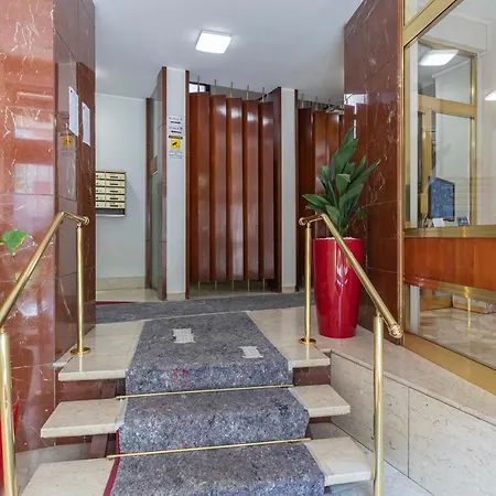 Altido Trendy Flat With Balcony, Easy Access To Centre