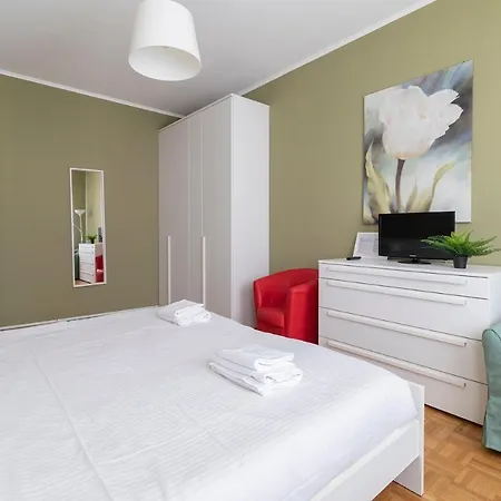 Altido Trendy Flat With Balcony, Easy Access To Centre Apartment