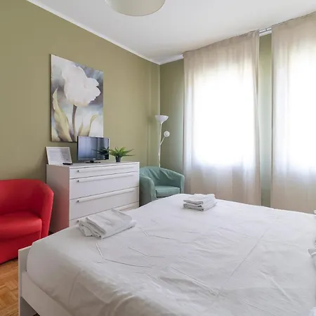 Apartment Altido Trendy Flat With Balcony, Easy Access To Centre