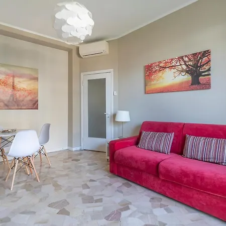 Altido Trendy Flat With Balcony, Easy Access To Centre Apartment
