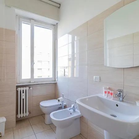 Altido Trendy Flat With Balcony, Easy Access To Centre