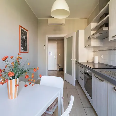 Apartment Altido Trendy Flat With Balcony, Easy Access To Centre